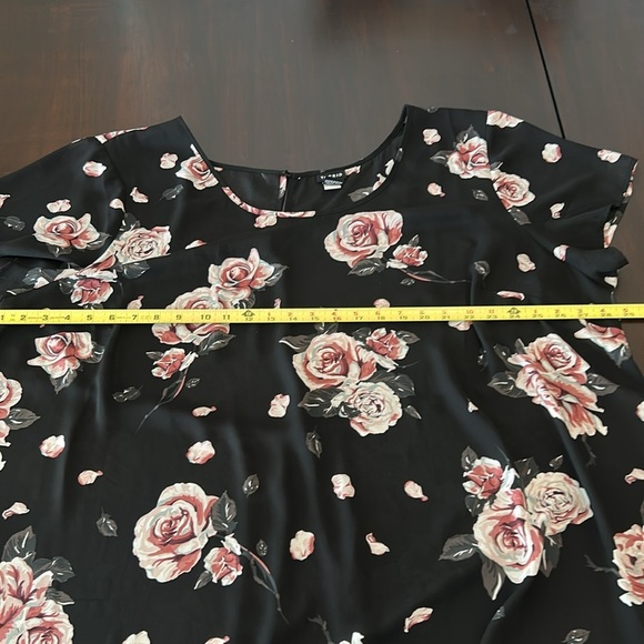 Torrid Floral Print Georgette Drape Back Top Short Sleeves Size 5 - Picture 10 of 13
